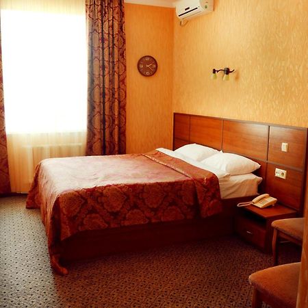 Hotel Dobrodiy ヴィーンヌィツャ エクステリア 写真