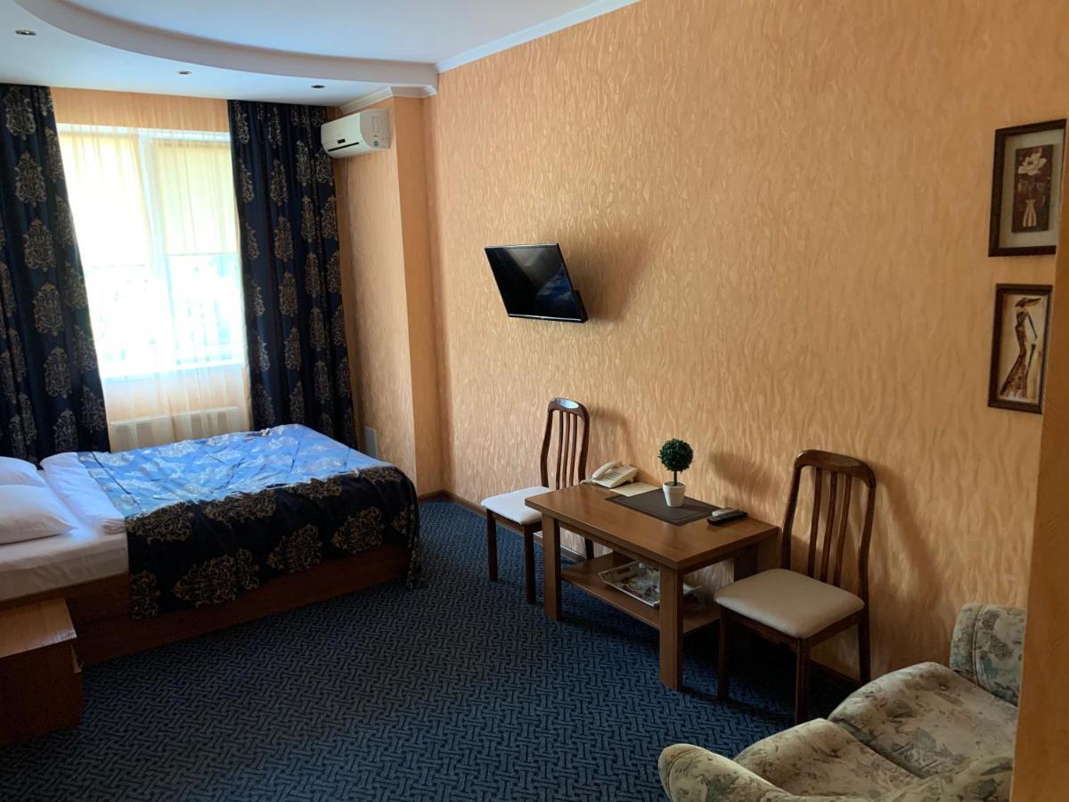 Hotel Dobrodiy ヴィーンヌィツャ エクステリア 写真