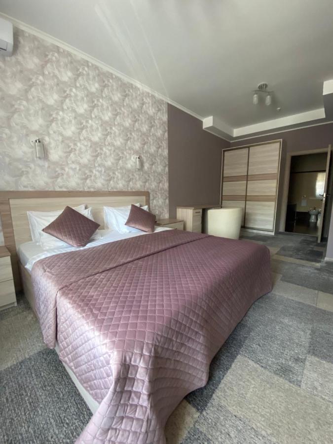 Hotel Dobrodiy ヴィーンヌィツャ エクステリア 写真