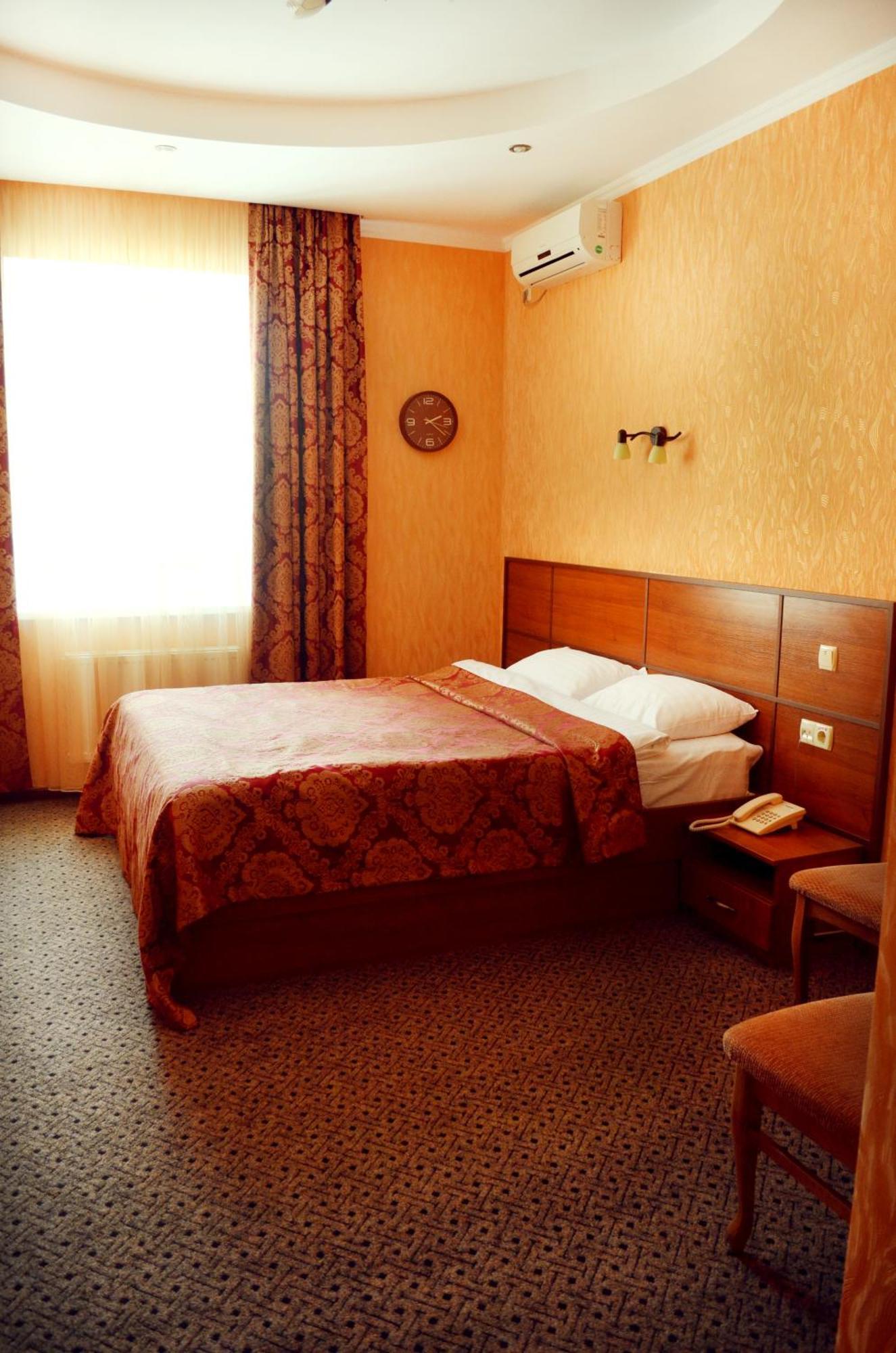 Hotel Dobrodiy ヴィーンヌィツャ エクステリア 写真