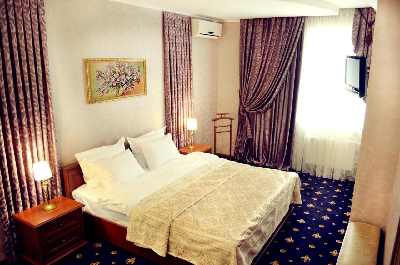 Hotel Dobrodiy ヴィーンヌィツャ エクステリア 写真
