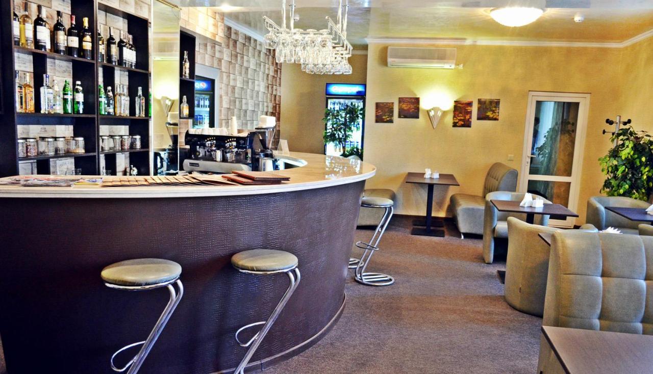 Hotel Dobrodiy ヴィーンヌィツャ エクステリア 写真