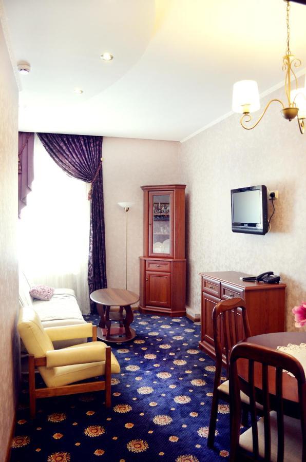 Hotel Dobrodiy ヴィーンヌィツャ エクステリア 写真