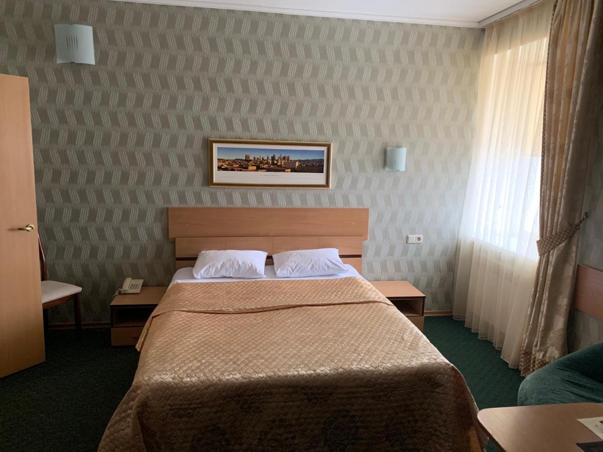 Hotel Dobrodiy ヴィーンヌィツャ エクステリア 写真